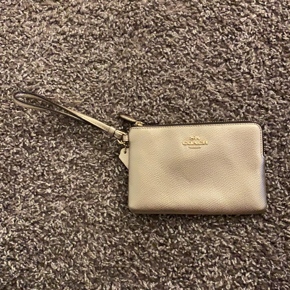 NWOT Coach wristlet gold